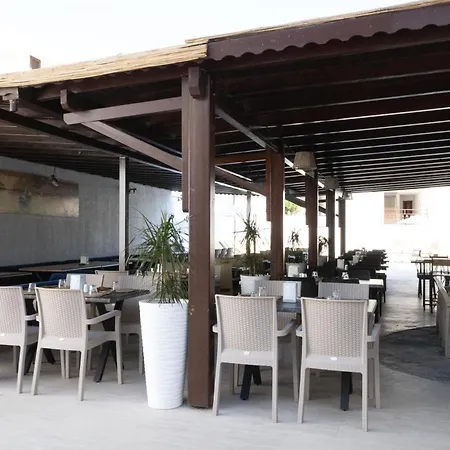 Salinas فندق غومْبيت