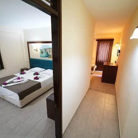 Salinas فندق غومْبيت